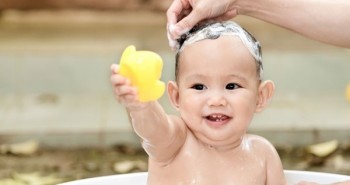 Những nguyên tắc vệ sinh khi chăm trẻ mẹ cần biết