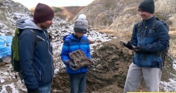 Bé trai 12 tuổi may mắn phát hiện hóa thạch khủng long hiếm
