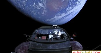Chiếc Tesla Roadster phóng lên vũ trụ năm ngoái vừa hoàn thành một vòng quanh... Mặt trời