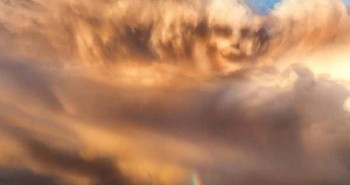 Gương mặt trên bầu trời: Ảnh đám mây của nam sinh 14 tuổi khiến nhiều người “dựng tóc gáy”
