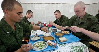 Binh lính chủ lực các nước Nga, Mỹ, Trung, Hàn... được ăn uống thế nào?