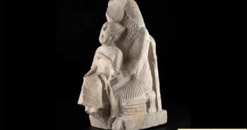 Giải mã bức tượng người lạ ôm pharaoh Ai Cập