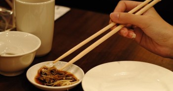 Người Việt ăn uống "chung đụng" dễ nhiễm khuẩn gây ung thư dạ dày