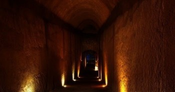 Chiếc đèn sáng 1500 năm không tắt và nguồn năng lượng bí ẩn trong lăng mộ