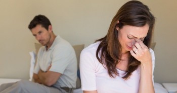 Chồng hết lòng chăm sóc vợ sau sinh và đoạn hội thoại tiết lộ sự thật khiến cô vợ rùng mình