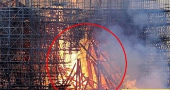 Hình ảnh giống Chúa Jesus trong vụ cháy Nhà thờ Đức Bà gây chú ý