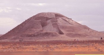 Bí ẩn đài tưởng niệm hình kim tự tháp cổ nhất thế giới