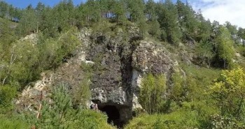 Choáng váng hang động có 3 loài người cùng chung sống