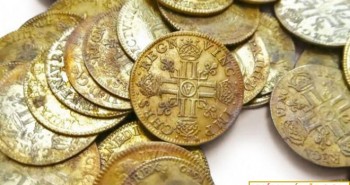 Hàng trăm đồng tiền vàng giấu trong dinh thự gần 400 năm