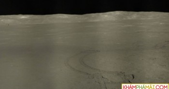 Robot Trung Quốc chụp ảnh vết bánh xe trên Mặt trăng