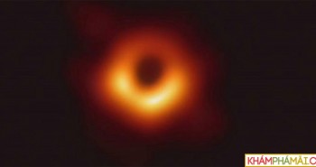 Lần đầu chụp được ảnh hố đen to hơn Trái đất ba triệu lần