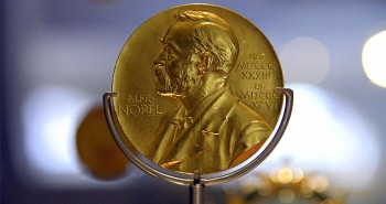 Tai hại ít ai biết đến sau khi thắng giải Nobel