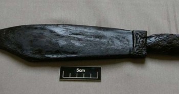 Kiếm gỗ Viking 1.000 năm vẫn nguyên vẹn, không mục nát: Được làm từ loại gỗ đắt như vàng!