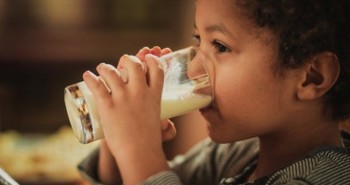 
                            Lưu ý khi cho con ăn sữa và các chế phẩm từ sữa
                        