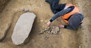 Phát hiện "mộ zombie" bí ẩn 4.200 năm tuổi ở Đức