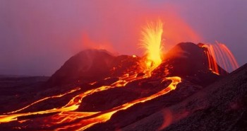 Siêu bão và núi lửa “va” vào nhau thì sẽ như thế nào?