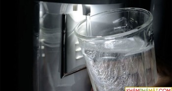 Cách xử lý mùi lạ của nước khi để trong tủ lạnh