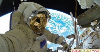 NASA trực tiếp khoảnh khắc phi hành gia bước ra ngoài vũ trụ thực hiện sứ mệnh