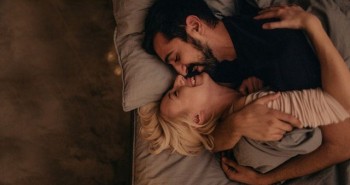 Quan hệ tình dục buổi sáng hay buổi tối tốt hơn?