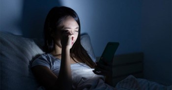Vì sao phụ nữ khó ngủ hơn đàn ông?