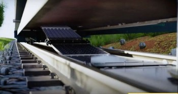 "Thảm" pin mặt trời đầu tiên trên đường sắt