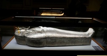 Sự thật về vị pharaoh chôn trong quan tài bạc nguyên khối 3.000 năm