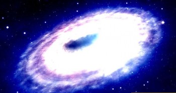 Siêu hố đen gần Trái đất nhất phát sáng mạnh