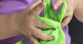 Nguy cơ nhiễm trùng da khi dùng "đồ chơi ma quái" Slime
