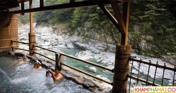 Nghi thức ít người biết về tắm suối nước nóng truyền thống của Nhật Bản