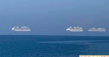 Ba tàu du lịch nối đuôi nhau "bay" ở ngoài khơi cộng hòa Síp
