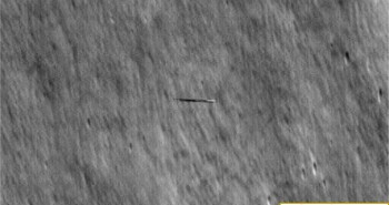 Tàu NASA chụp được khoảnh khắc tàu Hàn Quốc bay ngược chiều