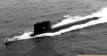 Tàu ngầm đầu tiên lặn vòng quanh thế giới