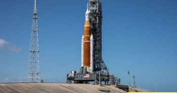 NASA sửa tổ hợp tên lửa SLS ngay trên bệ phóng