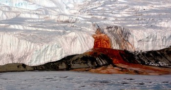 "Thác máu": Bí ẩn 106 năm ở Nam Cực vừa được khoa học giải mã