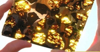 Phát hiện thiên thạch 4,5 tỷ năm tuổi, lóng lánh như vàng ròng ở sa mạc Gobi, Trung Quốc