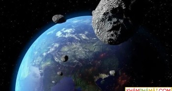 Bốn tiểu hành tinh đang bay sượt qua Trái đất