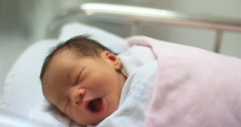 Trẻ sinh ra đã có 3 đặc điểm này, chứng tỏ bé đã phát triển tốt ngay từ trong bụng mẹ