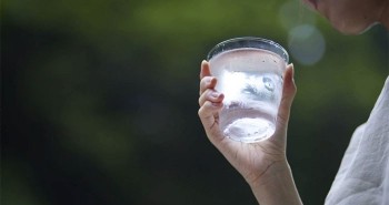 Điều gì xảy ra khi sử dụng cốc nước trong một tuần không rửa?