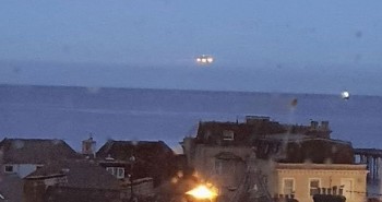 Vật thể lạ lơ lửng trên biển được chụp lại ở Anh
