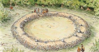 Phát hiện vòng tròn đá 4.500 năm tuổi trong rừng