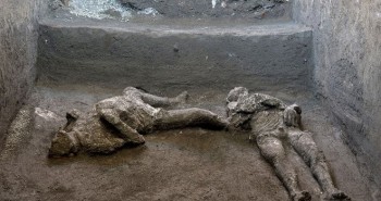 Phát hiện xác nô lệ và chủ nhân nguyên vẹn ở thành phố cổ Pompeii