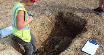 Phát hiện xương “ma cà rồng cổ đại” 2.000 năm tuổi ở Anh